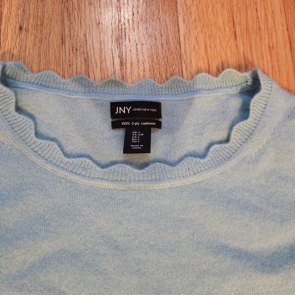 Jones New York 2-PLY Cashmere Sweater with Scalloped Neck and Cuffs Size Large - Picture 5 of 9